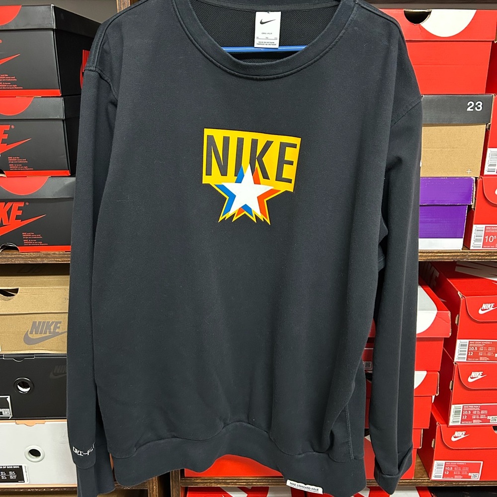 Nike Standard issue basketball sweatshirt